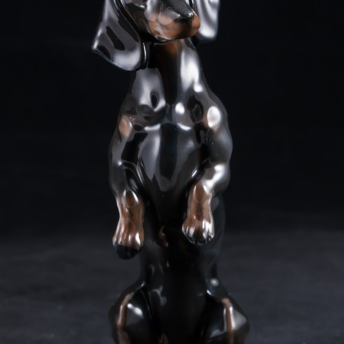 Черная такса, стоящая на задних лапах, миниатюра, Rosenthal, Германия, сер. 20 в