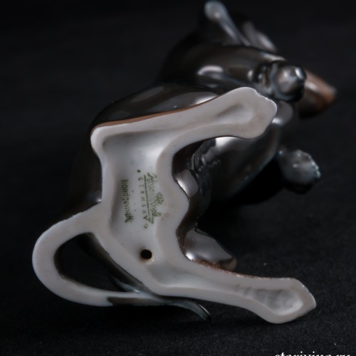 Черная такса, стоящая на задних лапах, миниатюра, Rosenthal, Германия, сер. 20 в