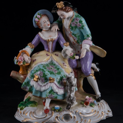 Пара, играющая с собачкой, Sitzendorf, Германия, после 1951 г