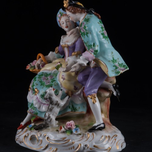 Пара, играющая с собачкой, Sitzendorf, Германия, после 1951 г