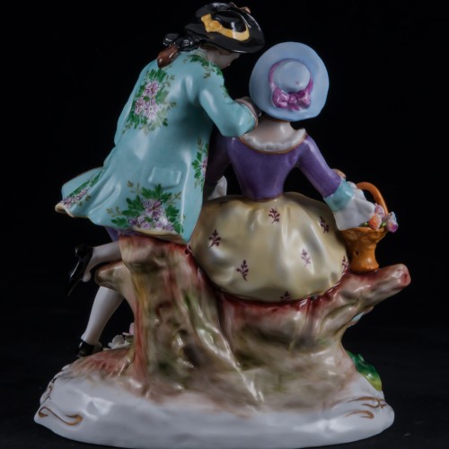 Пара, играющая с собачкой, Sitzendorf, Германия, после 1951 г