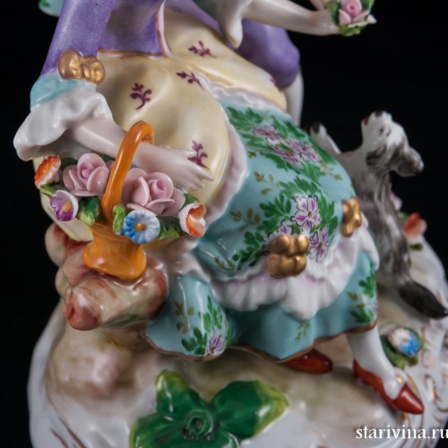 Пара, играющая с собачкой, Sitzendorf, Германия, после 1951 г