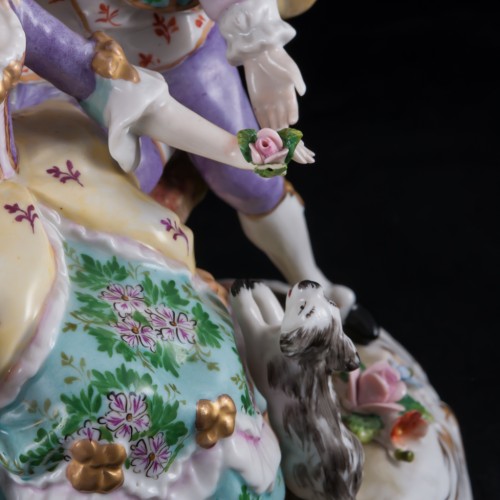 Пара, играющая с собачкой, Sitzendorf, Германия, после 1951 г