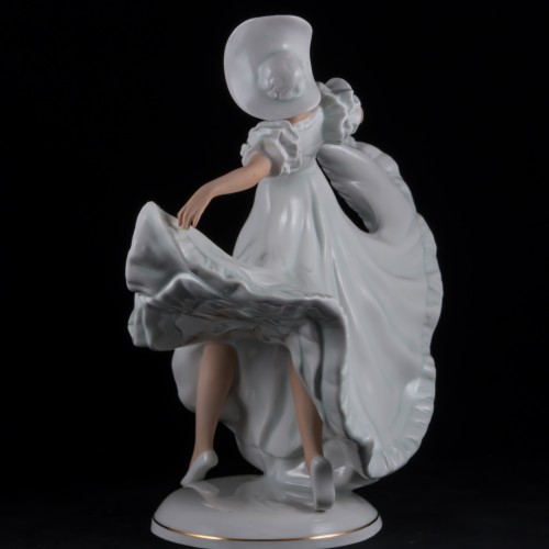 Дама в длинном платье и широкополой шляпе, Schaubach Kunst, Германия, 1953-62 гг