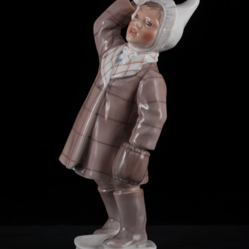 Девочка, играющая в снежки, Dahl Jensen, Дания