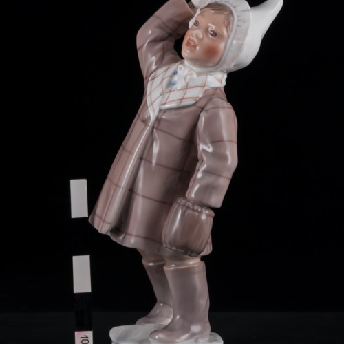 Девочка, играющая в снежки, Dahl Jensen, Дания