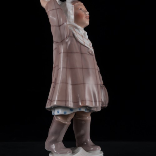 Девочка, играющая в снежки, Dahl Jensen, Дания