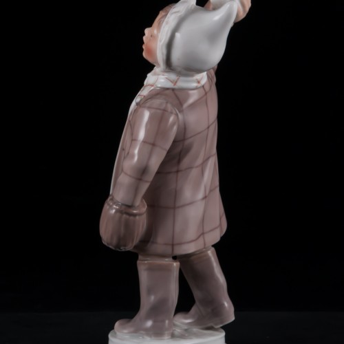 Девочка, играющая в снежки, Dahl Jensen, Дания