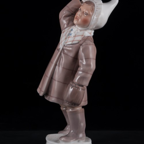 Девочка, играющая в снежки, Dahl Jensen, Дания