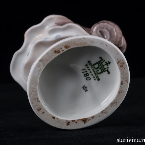 Девочка, играющая в снежки, Dahl Jensen, Дания