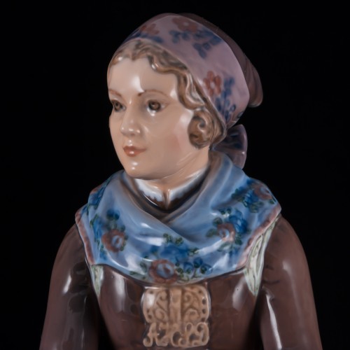 Женщина в национальном костюме, Dahl Jensen, Дания