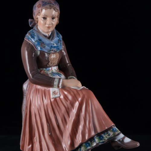 Женщина в национальном костюме, Dahl Jensen, Дания