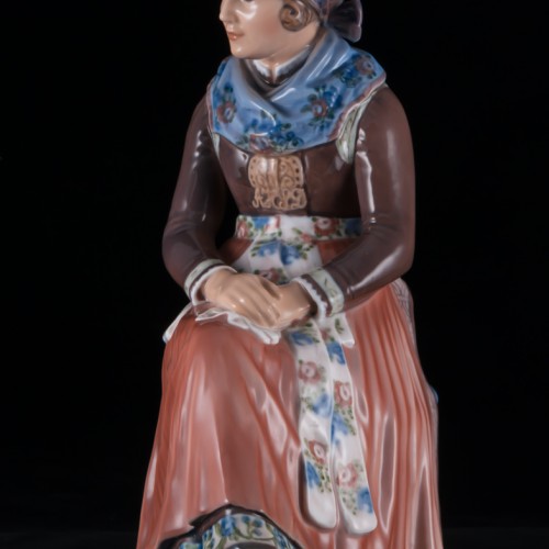 Женщина в национальном костюме, Dahl Jensen, Дания