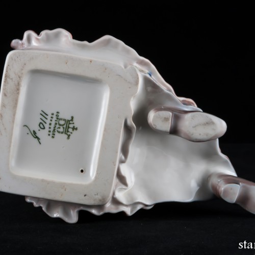 Женщина в национальном костюме, Dahl Jensen, Дания