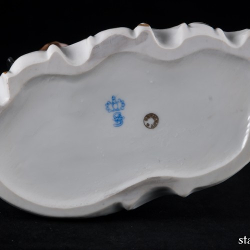 Пара с книгой, Sitzendorf, Германия, после 1951 г