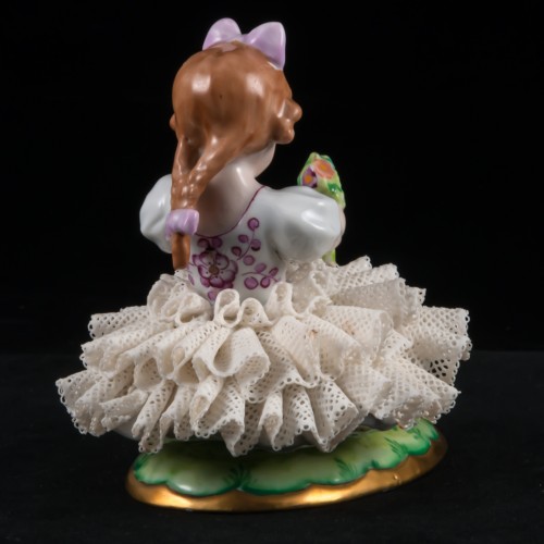 Сидящая девочка с букетом цветов, Sitzendorf, Германия, 1950-70 гг