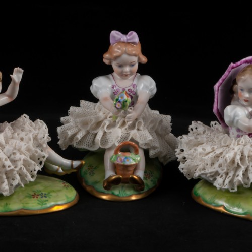 Сидящая девочка с букетом цветов, Sitzendorf, Германия, 1950-70 гг