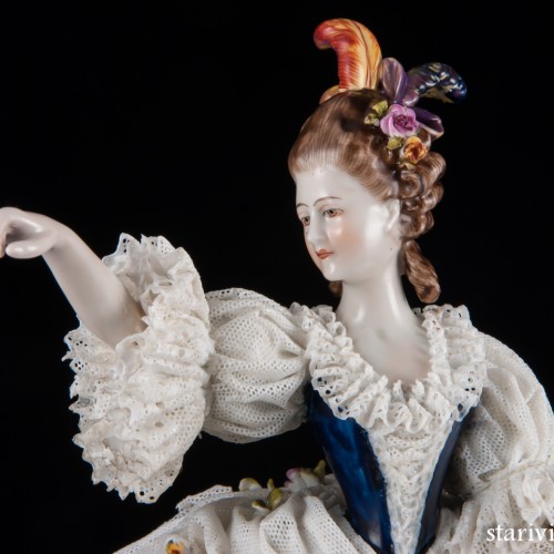 Дама с султаном из перьев, кружевная, Volkstedt, Германия, кон. 19 - нач. 20 вв