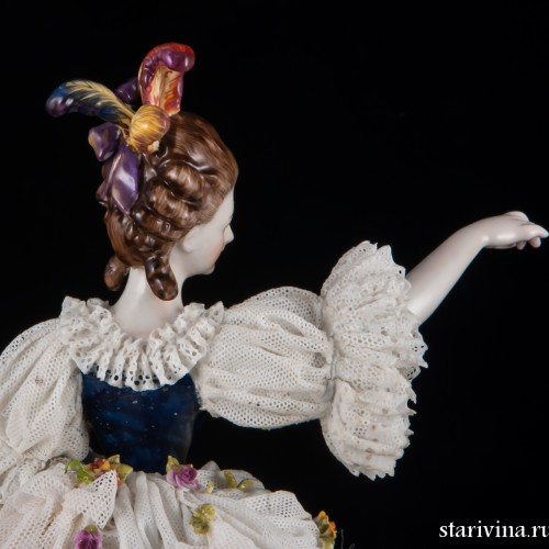 Дама с султаном из перьев, кружевная, Volkstedt, Германия, кон. 19 - нач. 20 вв