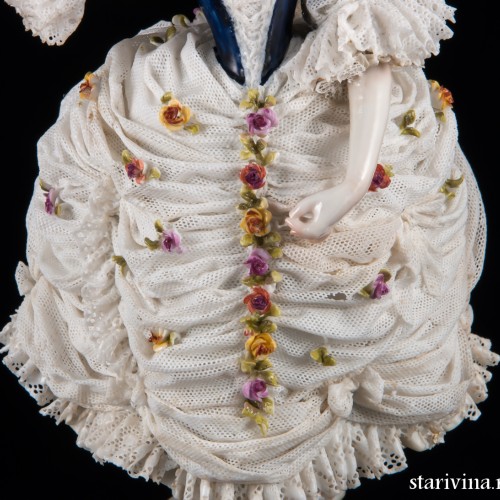 Дама с султаном из перьев, кружевная, Volkstedt, Германия, кон. 19 - нач. 20 вв