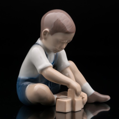 Мальчик, играющий в кубики, Bing & Grondahl, Дания, 1960 гг
