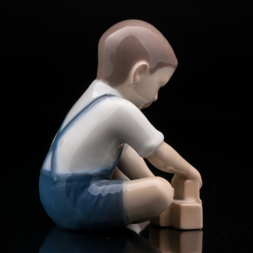 Мальчик, играющий в кубики, Bing & Grondahl, Дания, 1960 гг