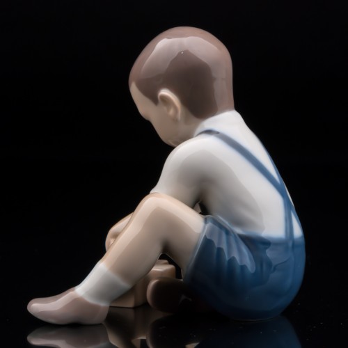 Мальчик, играющий в кубики, Bing & Grondahl, Дания, 1960 гг