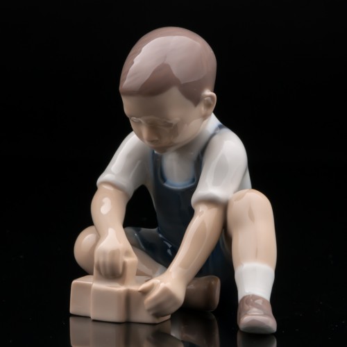 Мальчик, играющий в кубики, Bing & Grondahl, Дания, 1960 гг