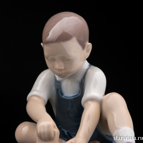 Мальчик, играющий в кубики, Bing & Grondahl, Дания, 1960 гг