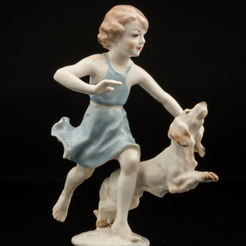Бегущая девочка с таксой, Hutschenreuther, Германия, 1955-68 гг