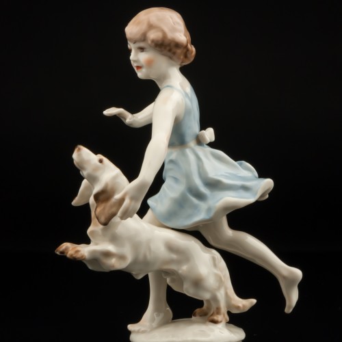 Бегущая девочка с таксой, Hutschenreuther, Германия, 1955-68 гг