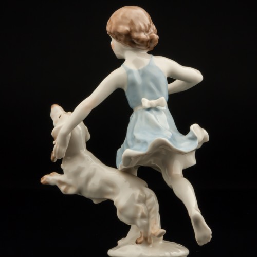 Бегущая девочка с таксой, Hutschenreuther, Германия, 1955-68 гг