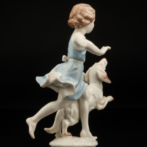 Бегущая девочка с таксой, Hutschenreuther, Германия, 1955-68 гг