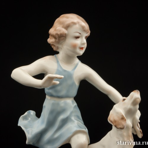 Бегущая девочка с таксой, Hutschenreuther, Германия, 1955-68 гг