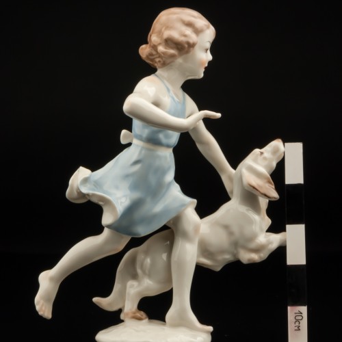 Бегущая девочка с таксой, Hutschenreuther, Германия, 1955-68 гг