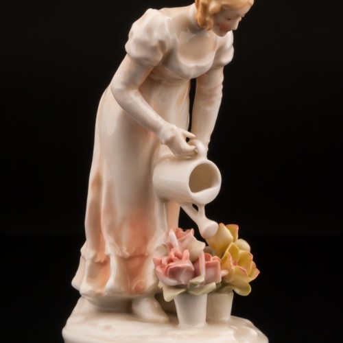 Девушка поливающая цветы, Karl Ens, Германия, 1920-30 гг