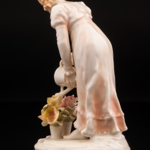 Девушка поливающая цветы, Karl Ens, Германия, 1920-30 гг