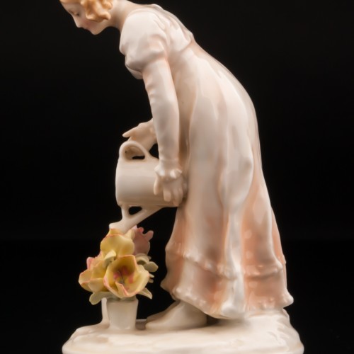 Девушка поливающая цветы, Karl Ens, Германия, 1920-30 гг