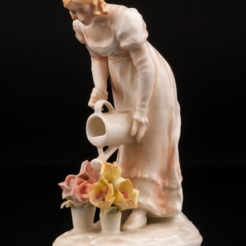 Девушка поливающая цветы, Karl Ens, Германия, 1920-30 гг