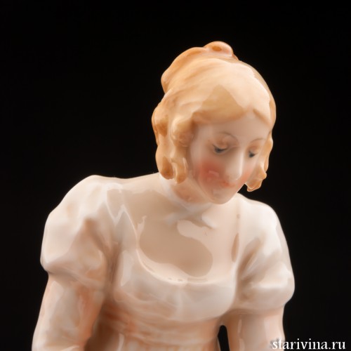 Девушка поливающая цветы, Karl Ens, Германия, 1920-30 гг