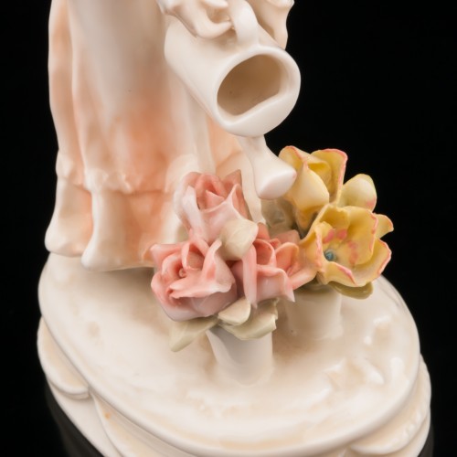 Девушка поливающая цветы, Karl Ens, Германия, 1920-30 гг