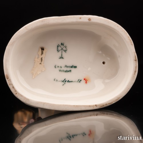 Девушка поливающая цветы, Karl Ens, Германия, 1920-30 гг