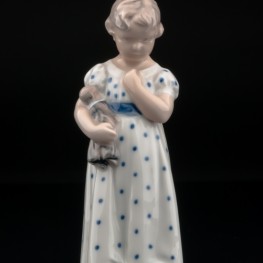 Девочка с куклой, Royal Copenhagen, Дания, 1969 г