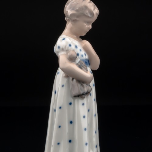 Девочка с куклой, Royal Copenhagen, Дания, 1969 г