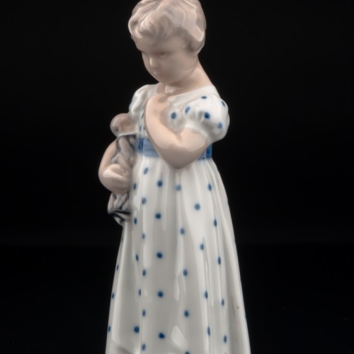 Девочка с куклой, Royal Copenhagen, Дания, 1969 г