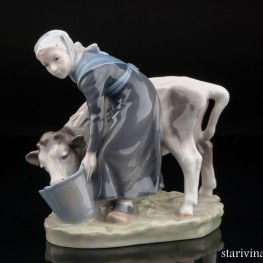 Девочка поящая корову, Royal Copenhagen, Дания, 1967 г