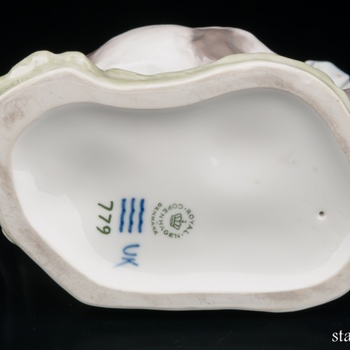 Девочка поящая корову, Royal Copenhagen, Дания, 1967 г