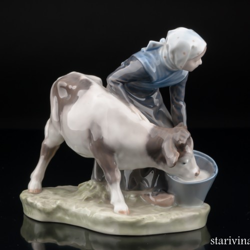 Девочка поящая корову, Royal Copenhagen, Дания, 1967 г