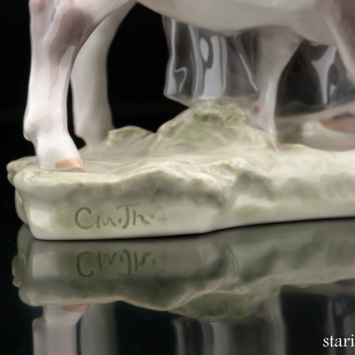 Девочка поящая корову, Royal Copenhagen, Дания, 1967 г