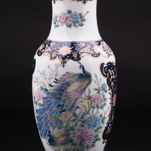 Ваза с павлинами, Япония